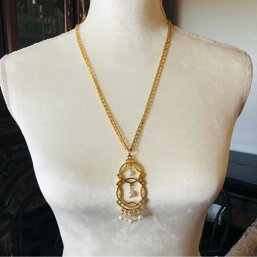 Vintage 80s gold braided chain Pearl medallion necklace
